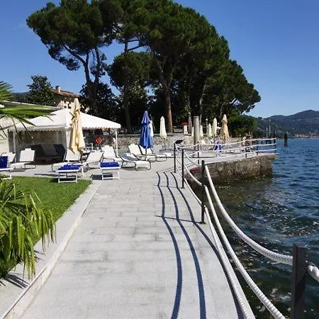Sleeps 2 Pool Meina